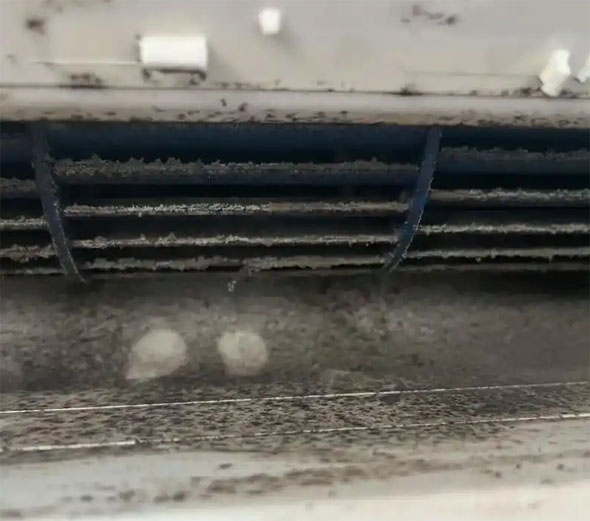 磐安空调吹的风有股烧焦味是怎么回事